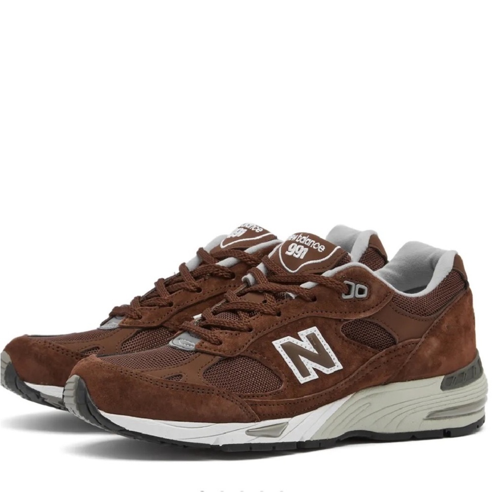 New Balance Brown Athletic Shoes with Retro Silhouette
